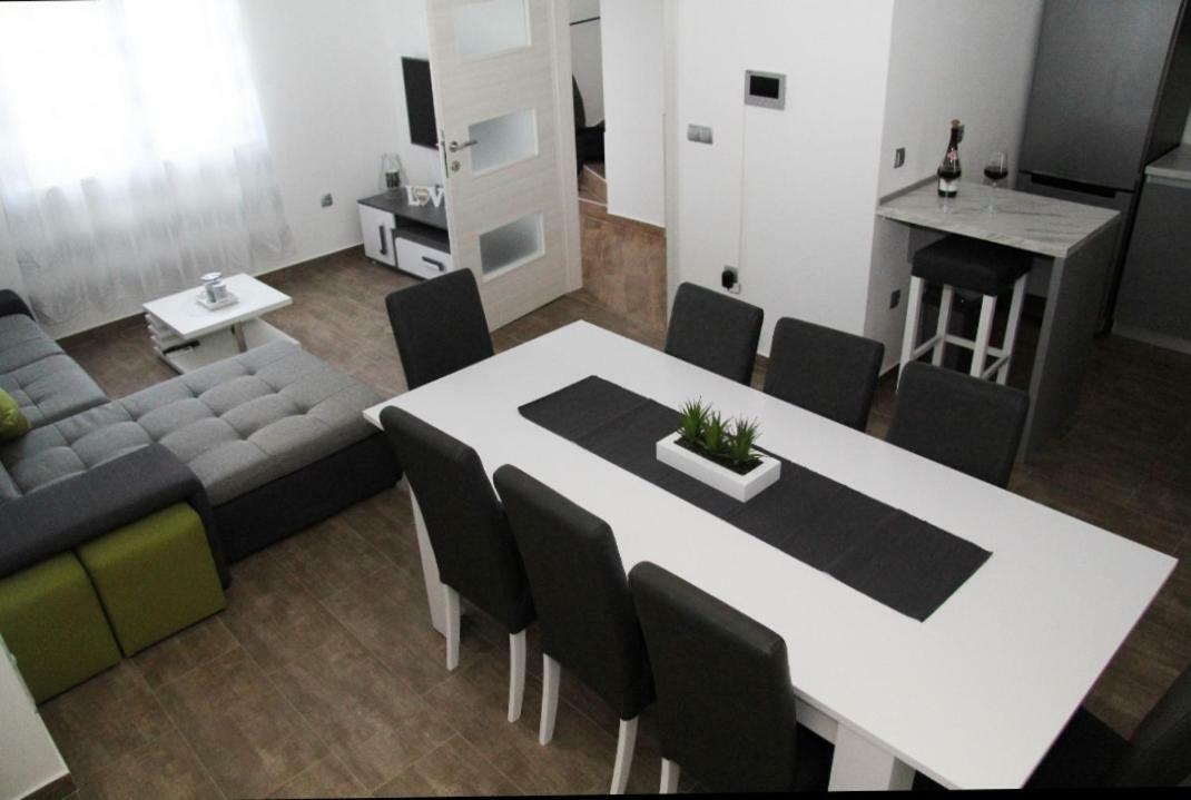 Apartman Ivana Biograd Na Moru Esterno foto
