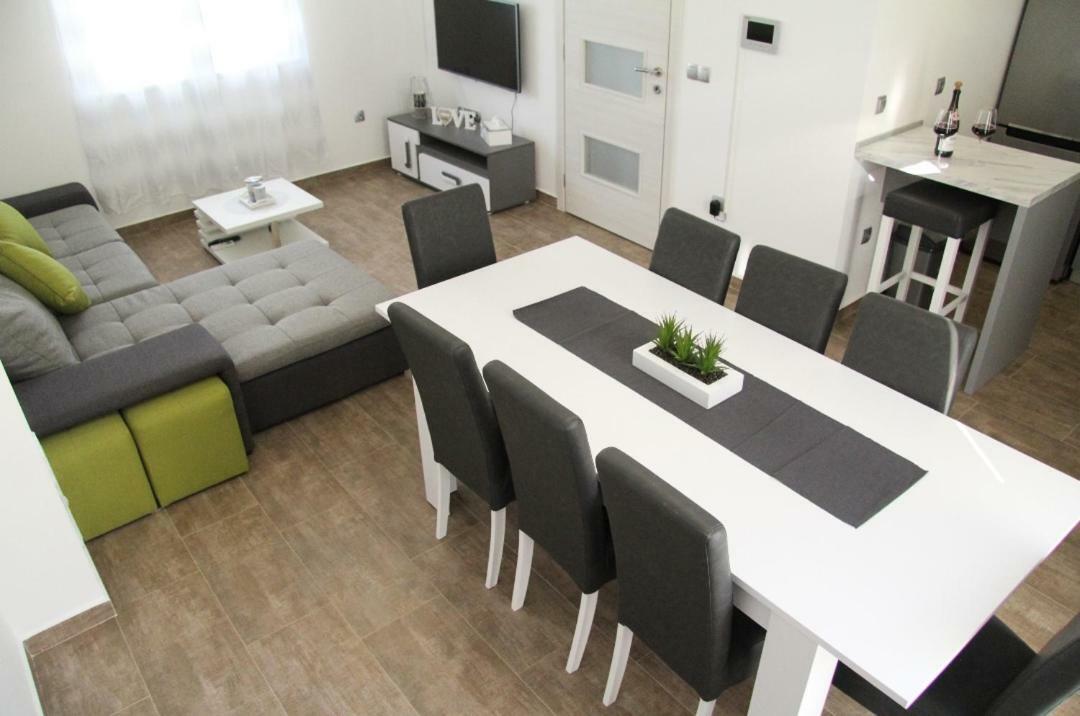 Apartman Ivana Biograd Na Moru Esterno foto