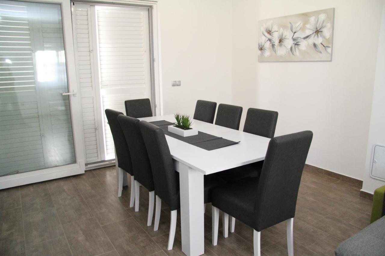 Apartman Ivana Biograd Na Moru Esterno foto