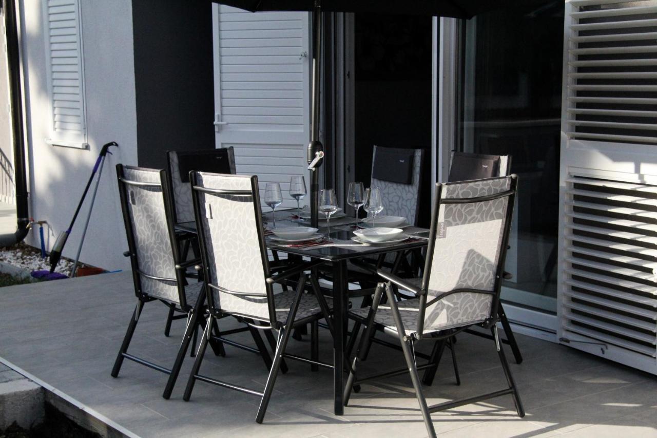 Apartman Ivana Biograd Na Moru Esterno foto